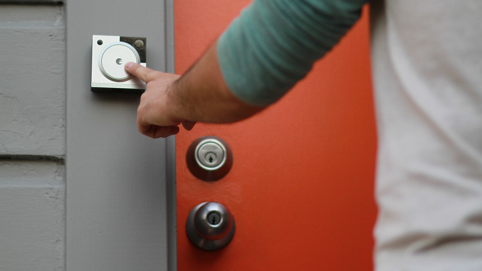 august doorbell cam with person pressing button