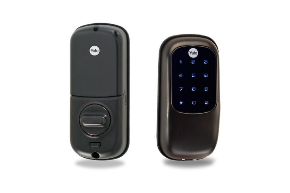 yale-touchscreen-with-hand201